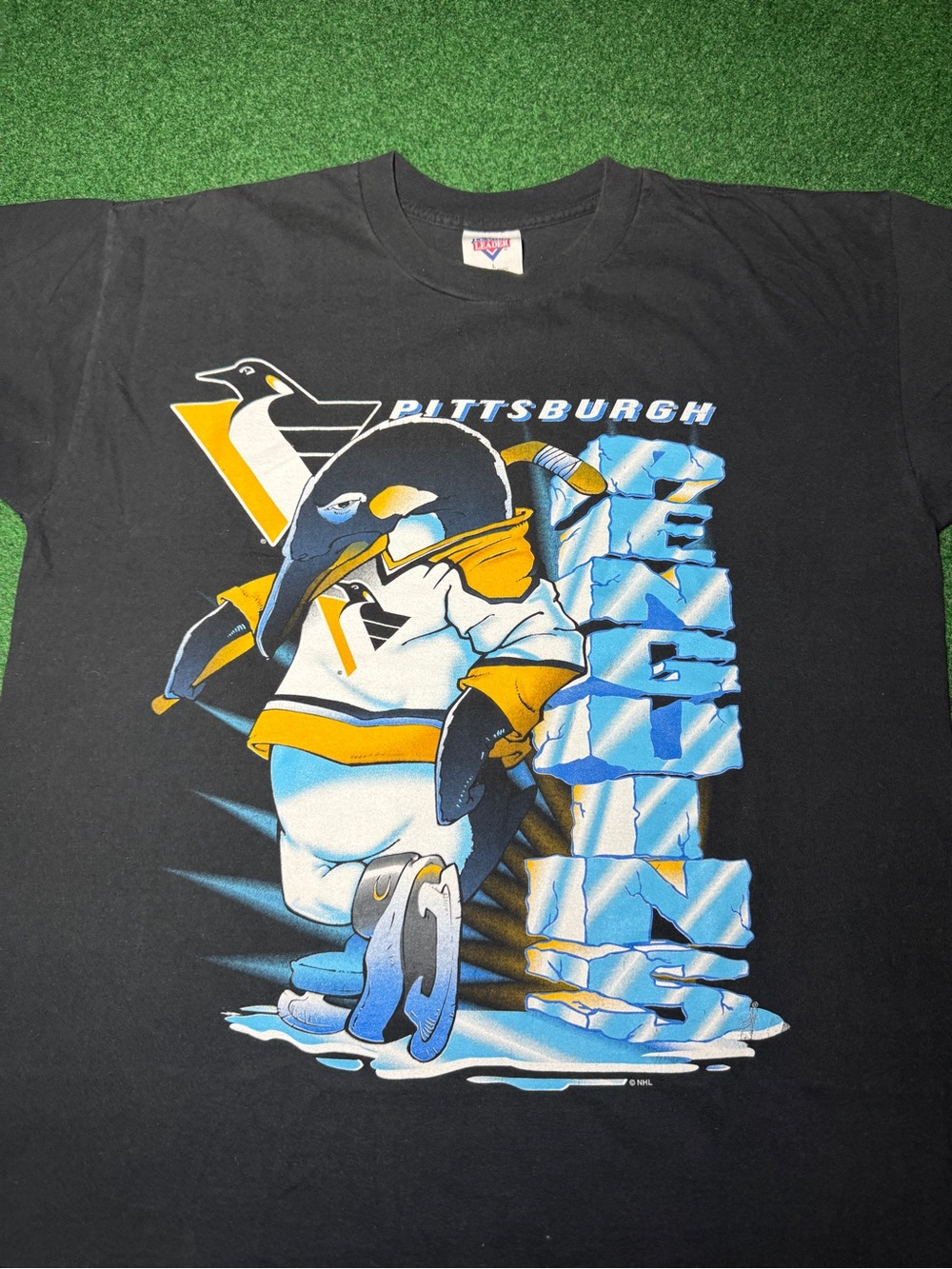 Vintage 90s Pittsburgh Penguins T-shirt, Extremely Rare Design Hockey (Large)
